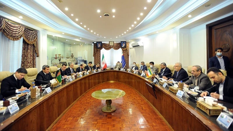 Türkmen wekiliýeti Eýranyň nebit ministri bilen duşuşdy