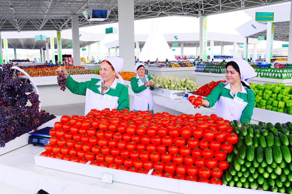 Türkmenistanda Bitaraplyk we Täze ýyl baýramlary mynasybetli baýramçylyk söwdalaryny guramaga taýýarlyk görülýär