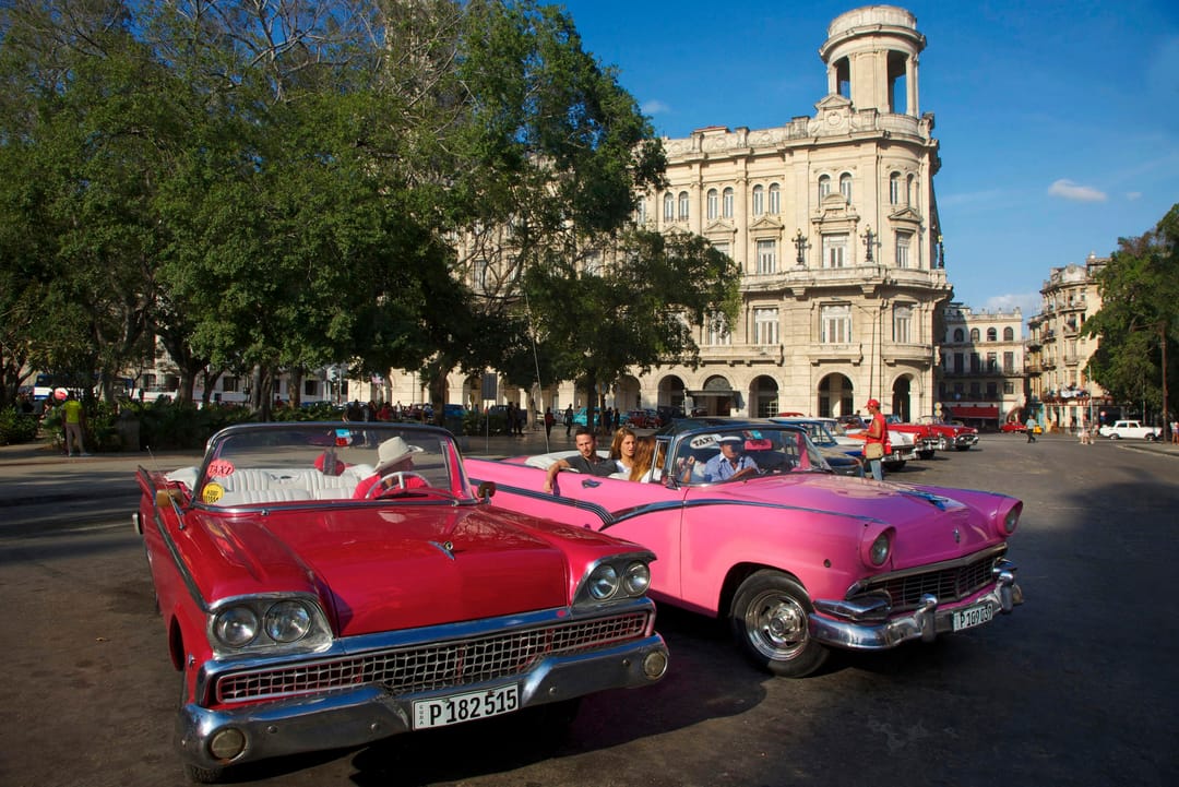 Gawananyň köçelerini retro-awtoulaglar doldurdy