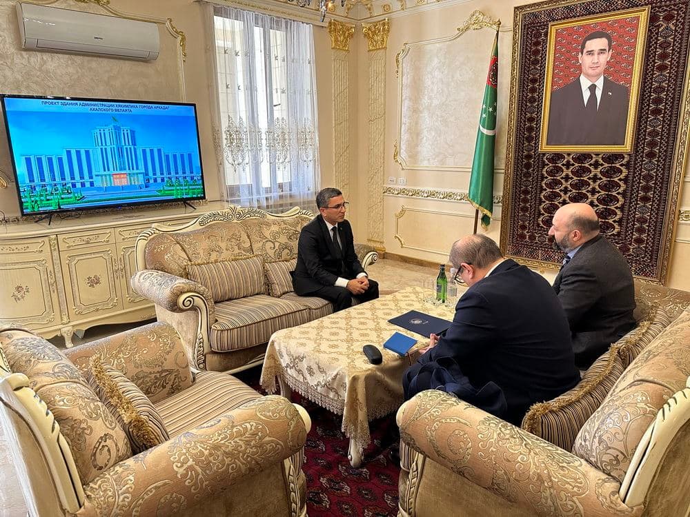 Посол Туркменистана в Армении провел встречу с проректором Ереванского государственного университета