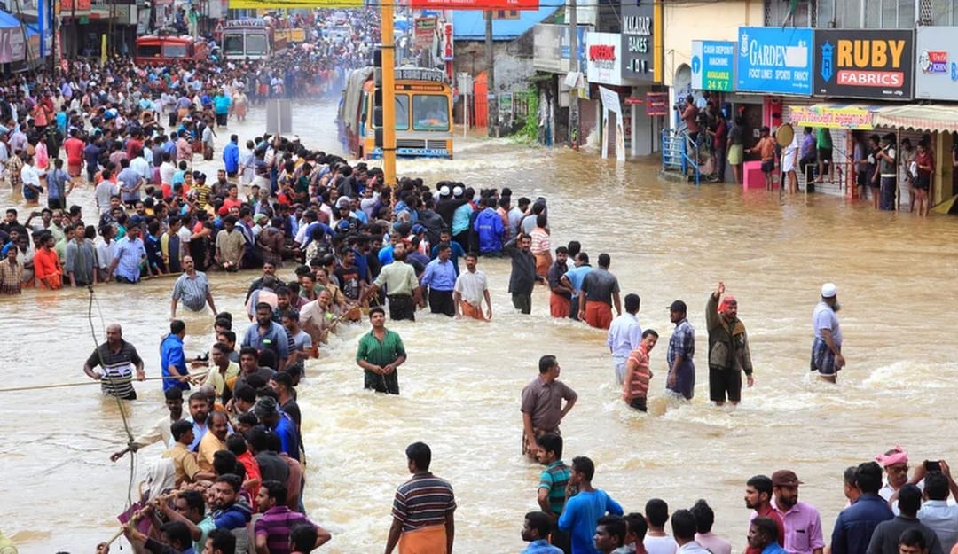 Hindistandaky güýçli sil joşgunlary gatlany ýykyp, obalary gark etdi