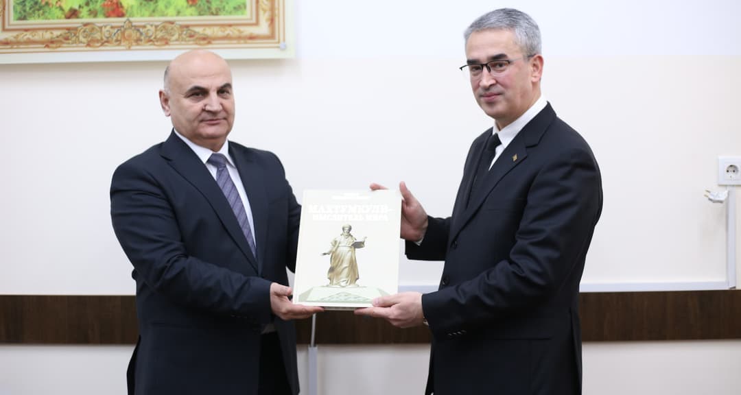 Täjik milli uniwersitetine Türkmenistanyň Prezidentiniň täze kitaby tanyşdyryldy