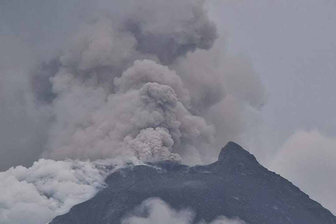 Indoneziýada Semeru ýanardagy täzeden dört gezek çogdy