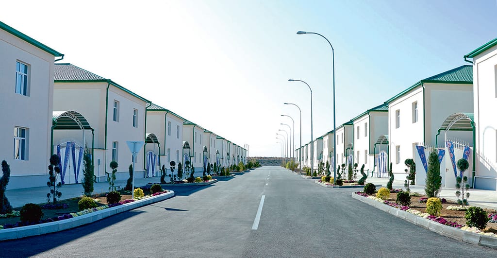 Президент Туркменистана открыл в Ашхабаде коттеджный комплекс для работников МВД