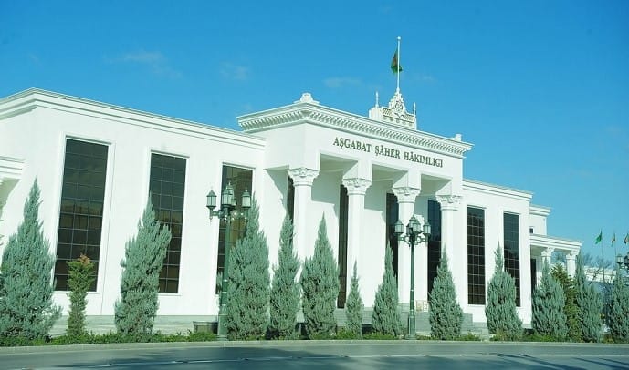 Президент Туркменистана назначил нового хякима Беркарарлыкского этрапа Ашхабада