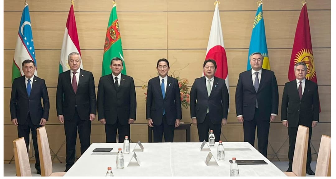 Главы МИД стран Центральной Азии встретились с Премьер-министром Японии
