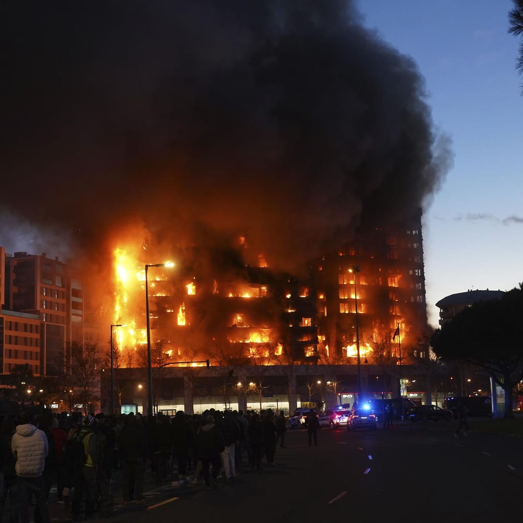 Ispaniýanyň Walensiýa şäherinde ýaşaýyş öýi ýandy