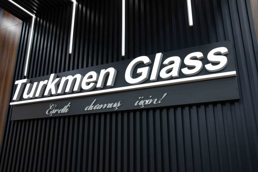 Прочные и звукоизолирующие окна от «Максатлы Туркмен» для городской жизни