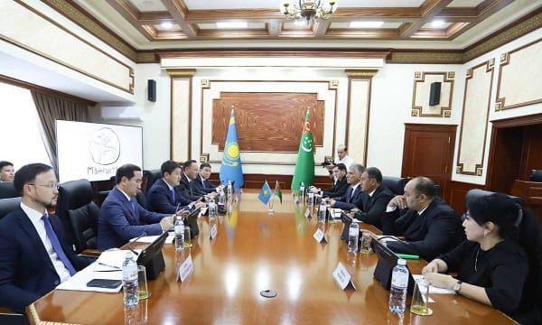 Türkmenistan Gazagystan bilen sebitara hyzmatdaşlygy pugtalandyrýar