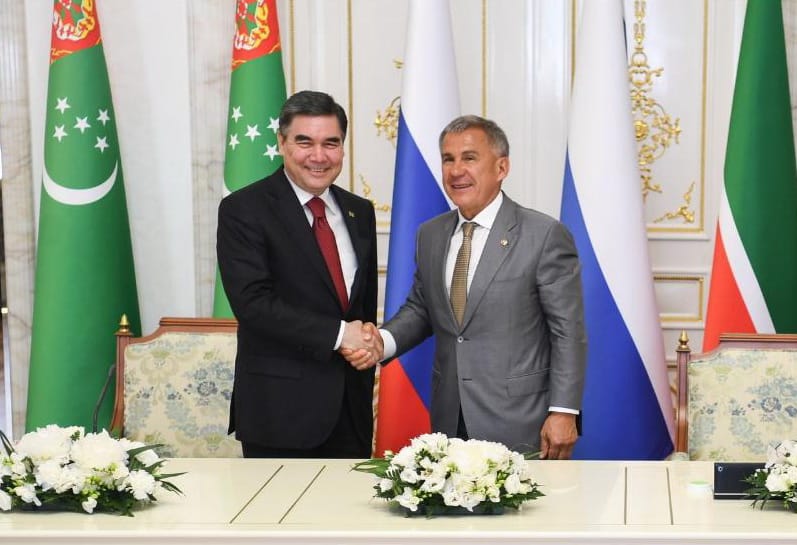 Лидер Туркменистана поздравил Минниханова и татарстанцев с Днем республики