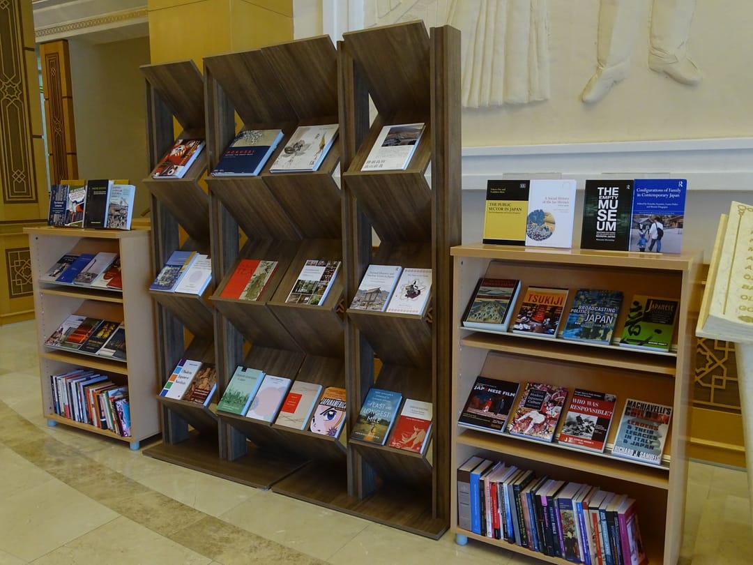 В Лебапскую велаятскую библиотеку поступили новые книги