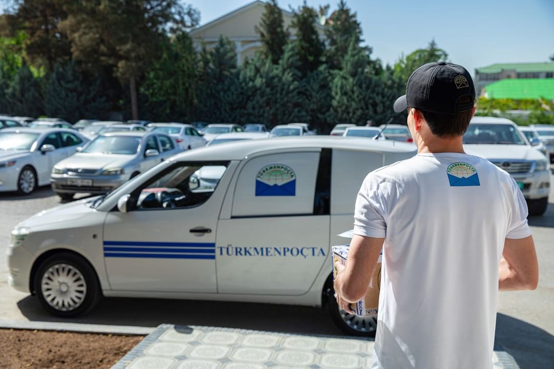 Courier service “door to door”: sending and receiving correspondence throughout Turkmenistan is easy and simple