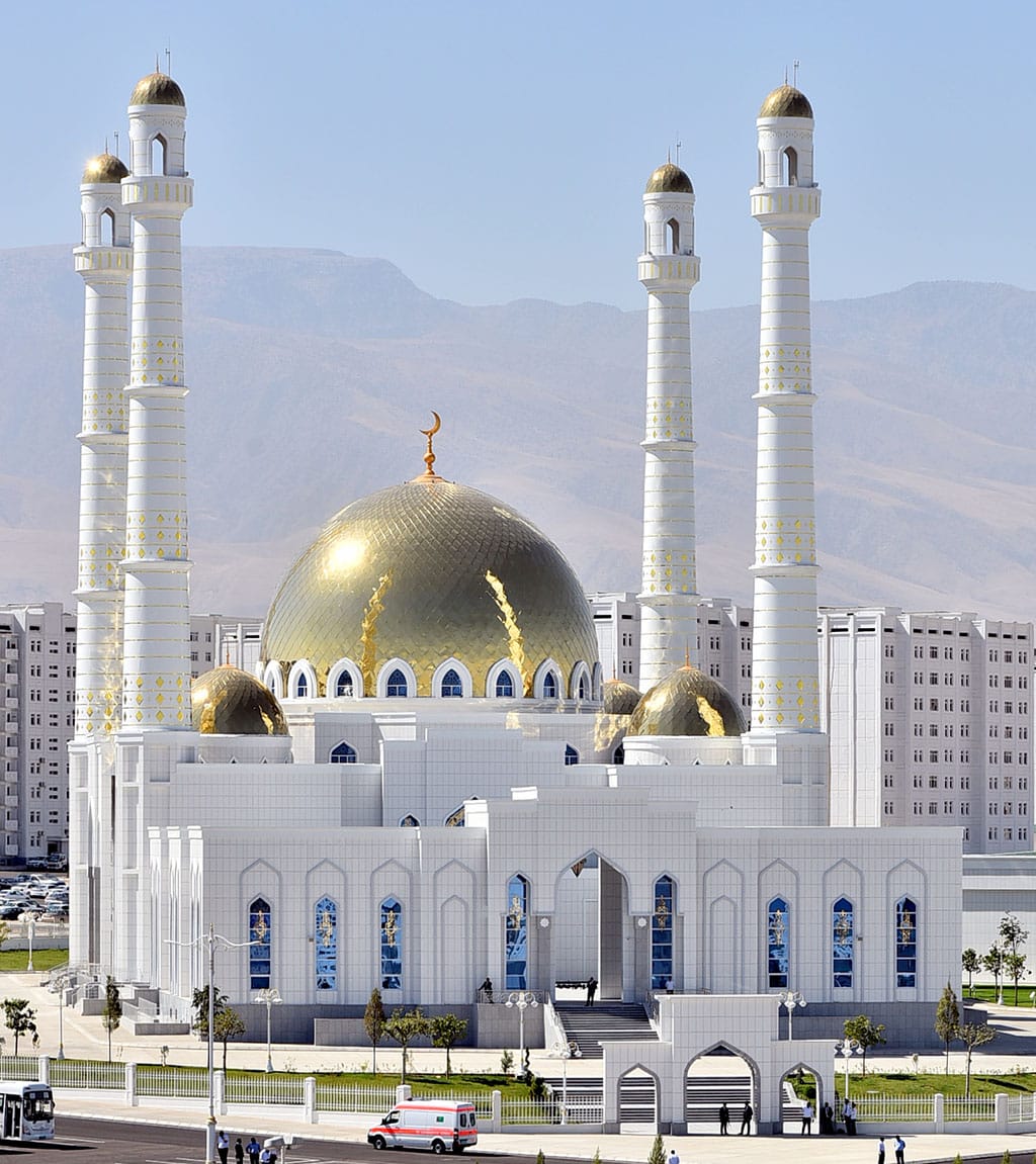 В жилом массиве Ашхабада открылась крупная мечеть