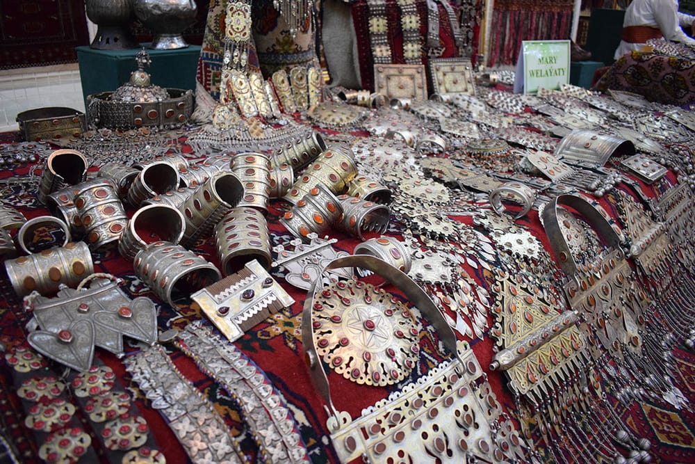 В Ашхабаде наградили победителей конкурса ювелиров