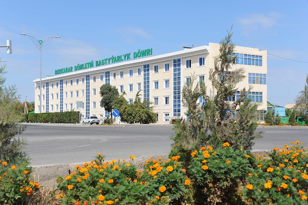 В Дашогузе проходит масштабная реконструкция центральной улицы