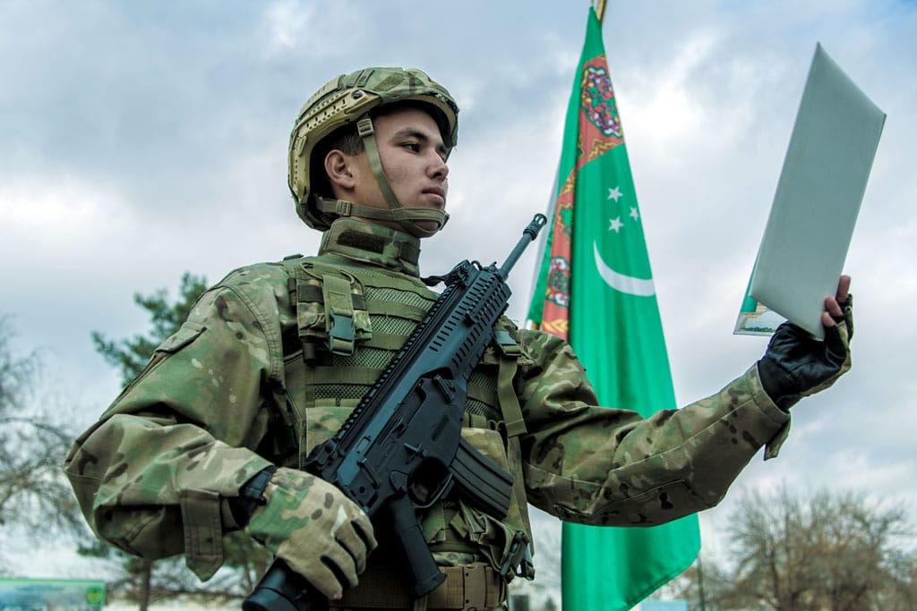 Сердар Бердымухамедов подписал Указ об увольнении в запас военнослужащих и очередном призыве в армию