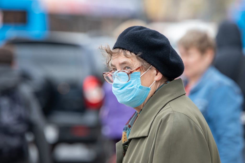 ВОЗ призывает все страны мира вернуть масочный режим