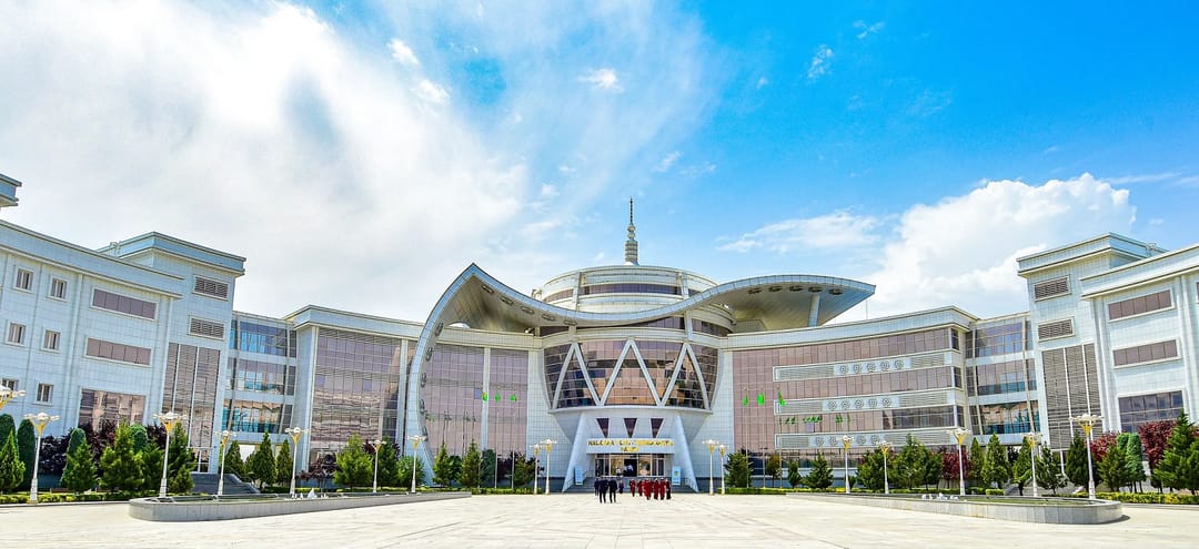 Туркменистан и КНР обсудили сотрудничество в сфере ИИ