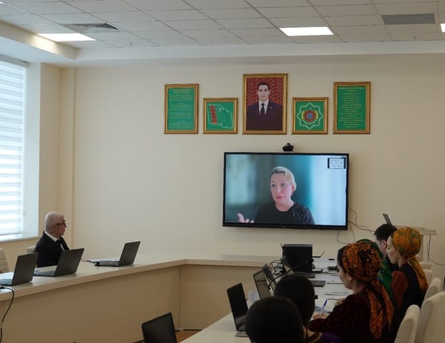 В Академии госслужбы Туркменистана стартовали курсы по управлению человеческими ресурсами