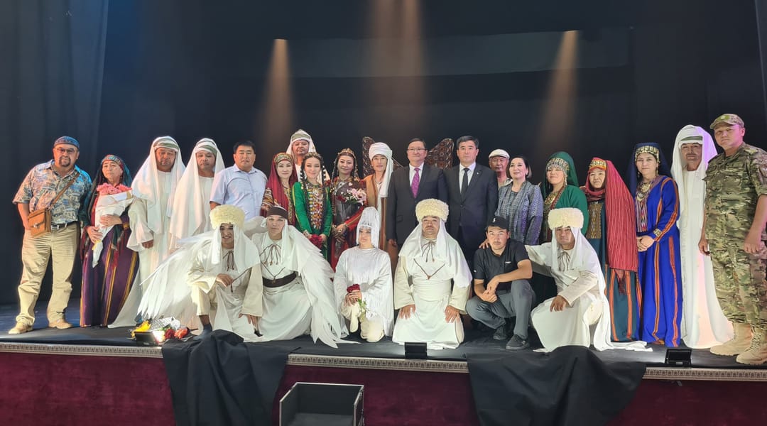 Посол Туркменистана в Кыргызстане посетил спектакль «Фраги» в Баткенском театре