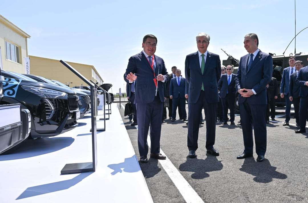 Гурбангулы Бердымухамедов осмотрел промышленный парк в Туркестане