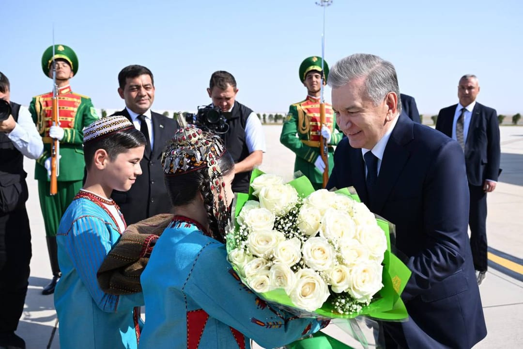 Özbegistanyň Prezidenti Türkmenistana sapar bilen geldi