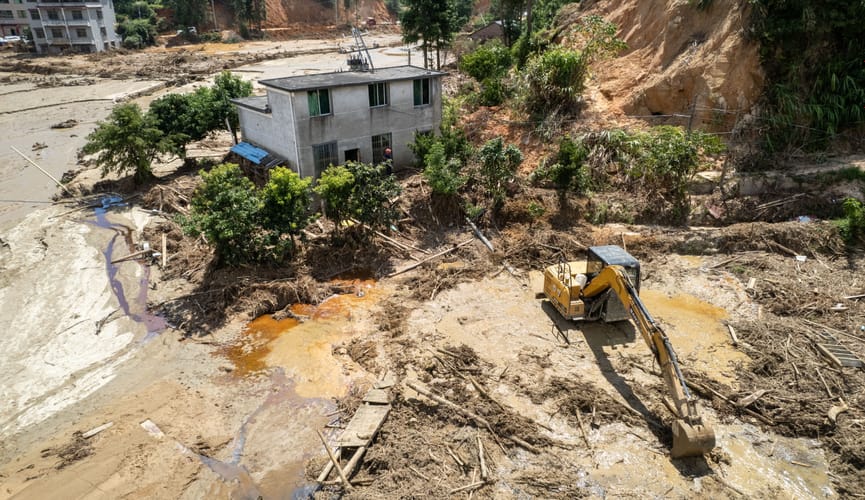 Hytaýyň günortasynda güýçli sil joşgunlary sebäpli 70 müň adam göçürildi