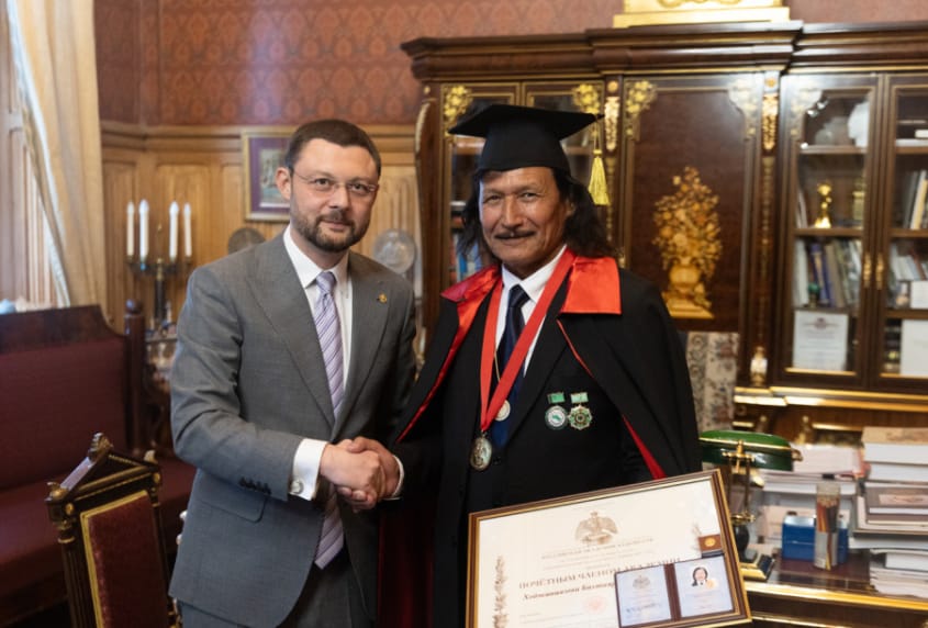 Туркменский мастер получил звание почётного члена Российской академии художеств