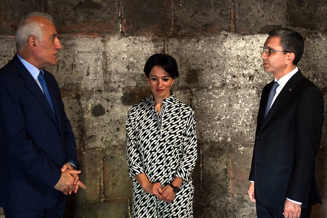 Ermenistanyň Prezidenti XV asyr türkmen emirleriniň aramgähine baryp gördi