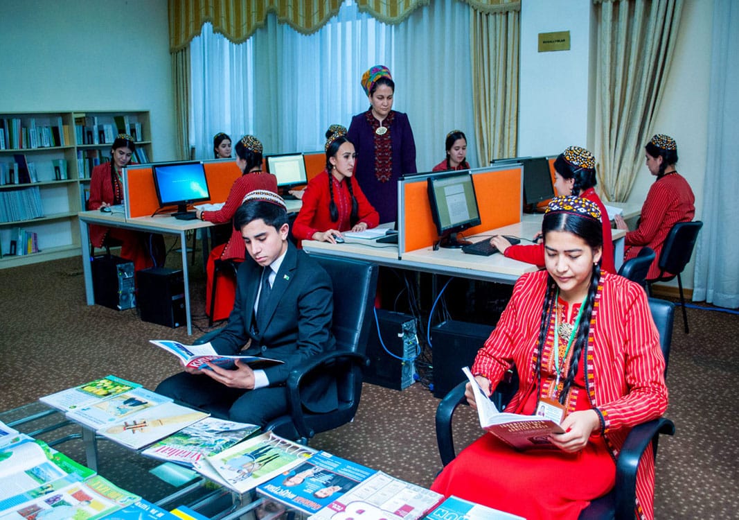Türkmenistanyň ýokary we orta hünär bilim ojaklarynda kitapsöýüjileriň çäreleri geçirilýär