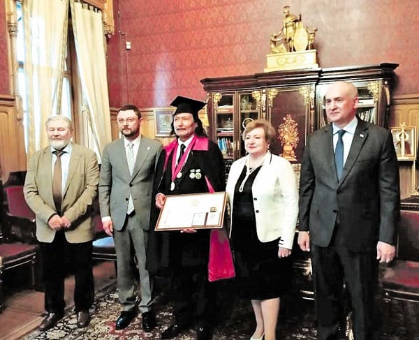 Türkmenistanly keramika ussady Bahtiýar Hojanyýazow Russiýanyň Sungat akademiýasynyň hormatly agzasy boldy