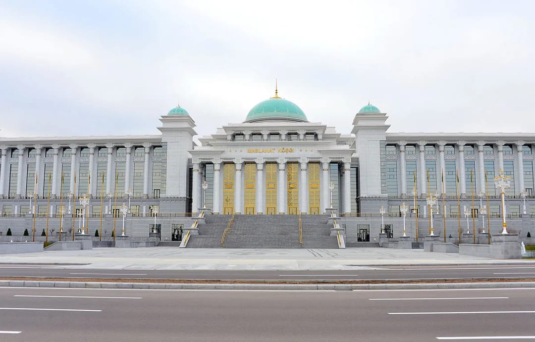 A member of the Council of Elders of the Halk Maslahaty proposed stopping the increase in salaries and pensions