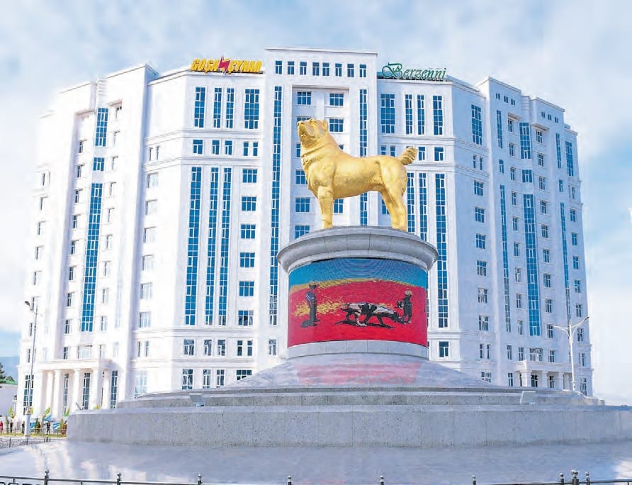 Бердымухамедов открыл монумент «Туркменский алабай»