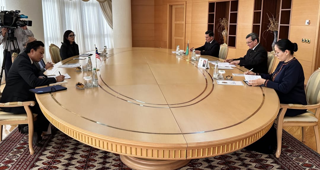 The Minister of Foreign Affairs of Turkmenistan accepted copies of the credentials of the Ambassador of Malaysia