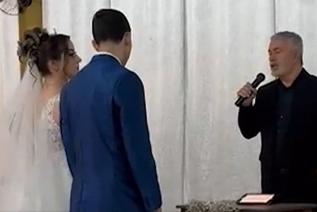 Жених потерял сознание на свадьбе — виновата красота невесты