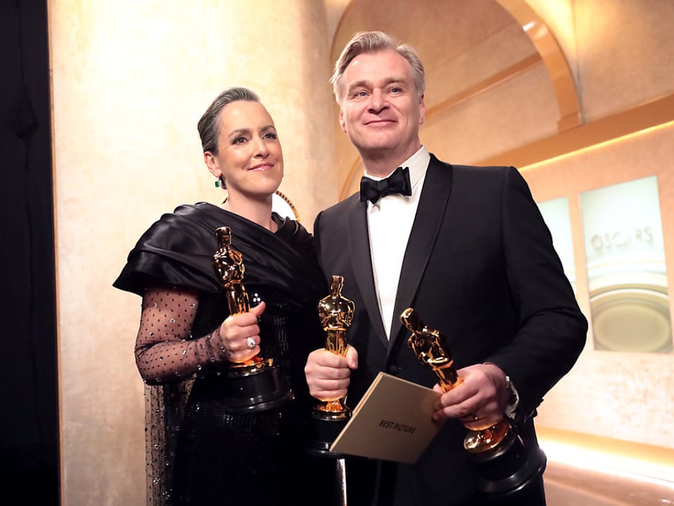 Yönetmen Christopher Nolan'a ve yapımcı eşi Emma Thomas'a, İngiltere tarafından şövalyelik ve asalet unvanları verilecek