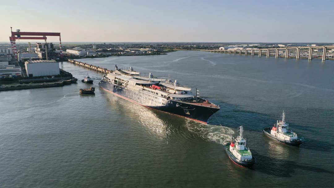 Dünyanın en büyük yelkenli kruvaziyeri Fransa’da suya indirildi