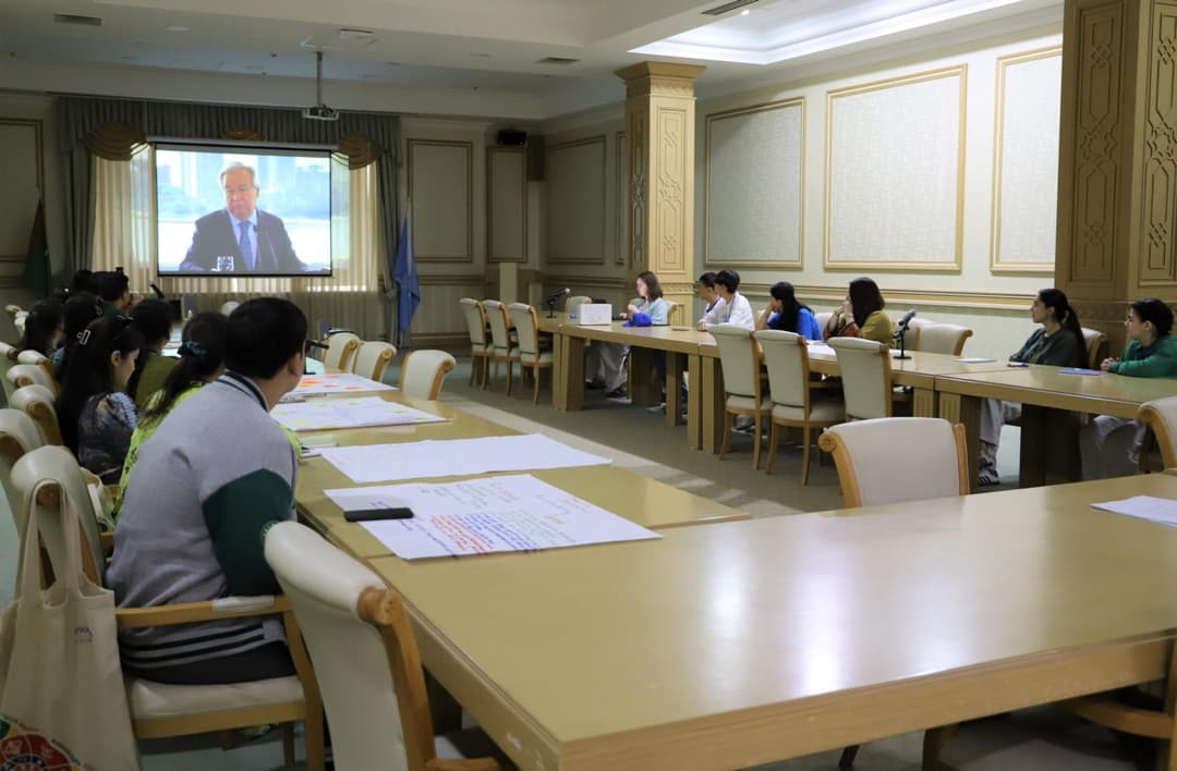 В Ашхабаде молодежь обсудила выступление генсека ООН об эпохе чистой энергетики