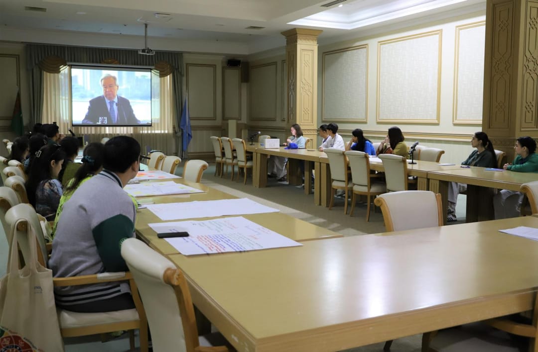 В Ашхабаде молодежь обсудила выступление генсека ООН об эпохе чистой энергетики