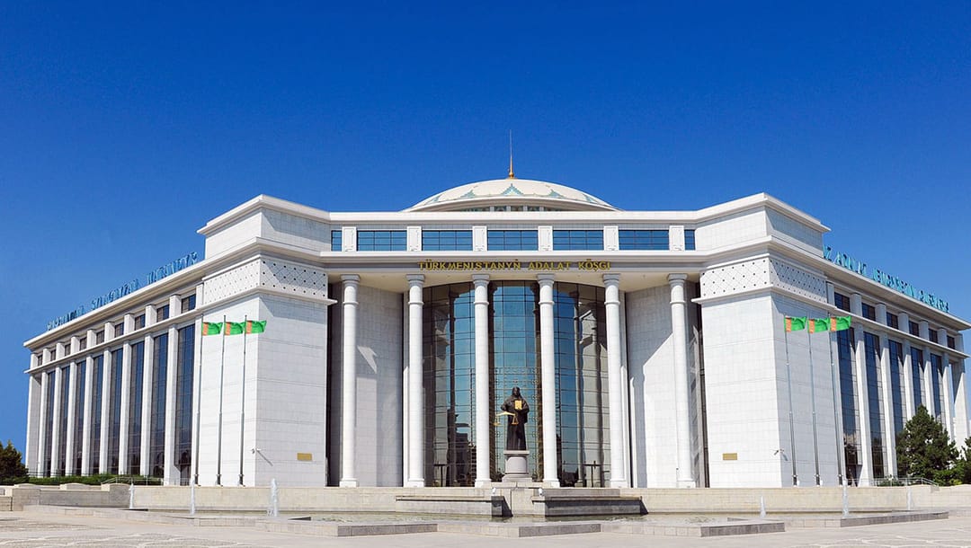 Ahal welaýatynyň ýaşaýjysy Adalatça ýüz tutmak arkaly zähmet haky bilen bagly algysyny aldy