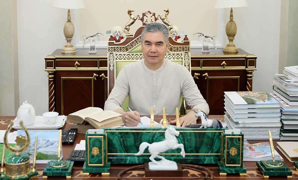 Бердымухамедов написал новую книгу «Светлый путь к процветанию»