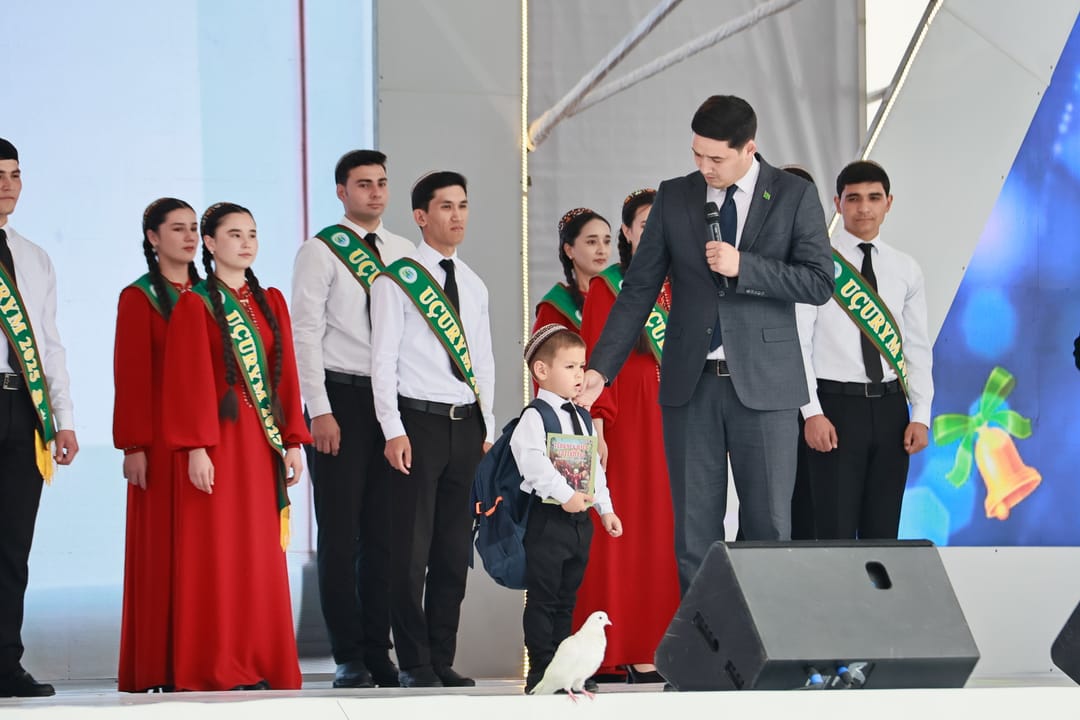 Торжества в честь «Последнего звонка» прошли по всему Туркменистану