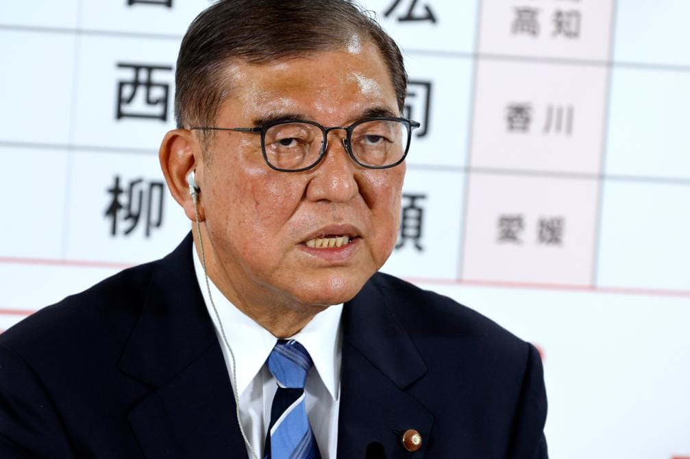 Премьер-министр Японии заявил о намерении остаться на посту после поражения на выборах