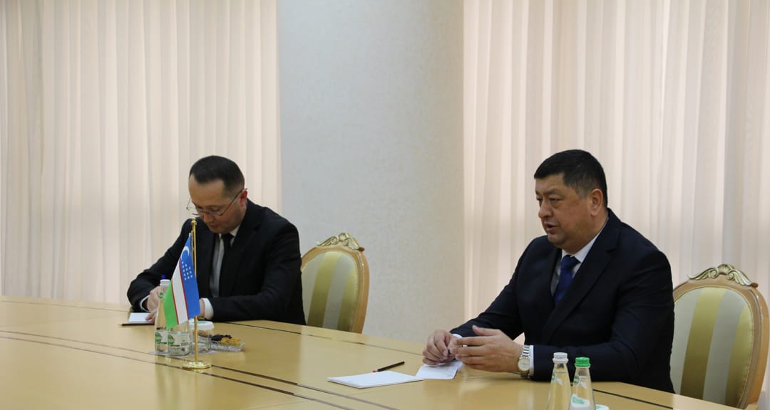 Посол Узбекистана вручил копии верительных грамот главе МИД Туркменистана