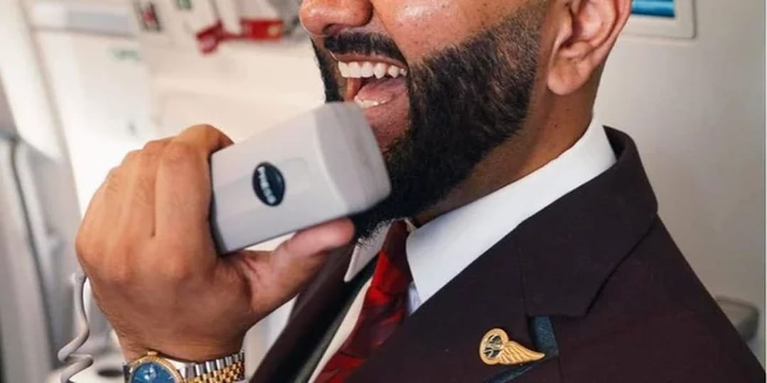 Американец выдавал себя за бортпроводника и совершил более 120 бесплатных полетов