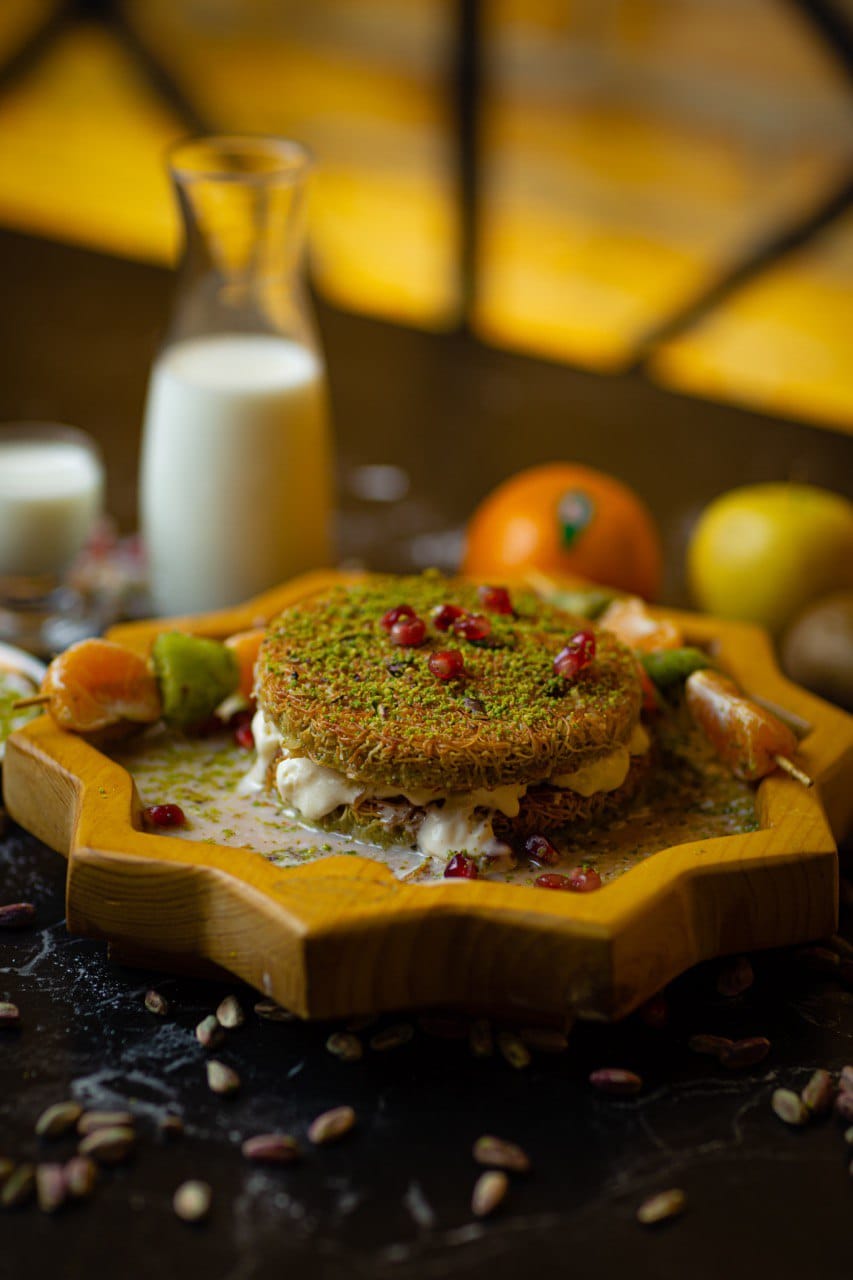 В меню кафе Katmer появился Кюнефе бургер