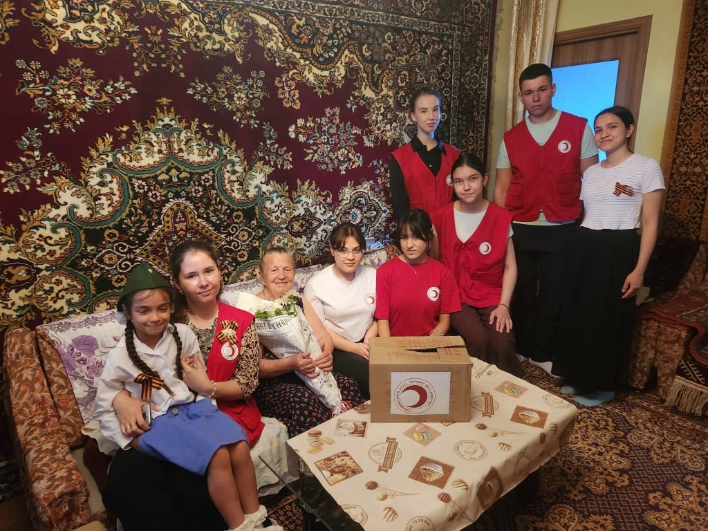 Волонтеры Красного Полумесяца Ашхабада провели праздничную акцию к 9 Мая