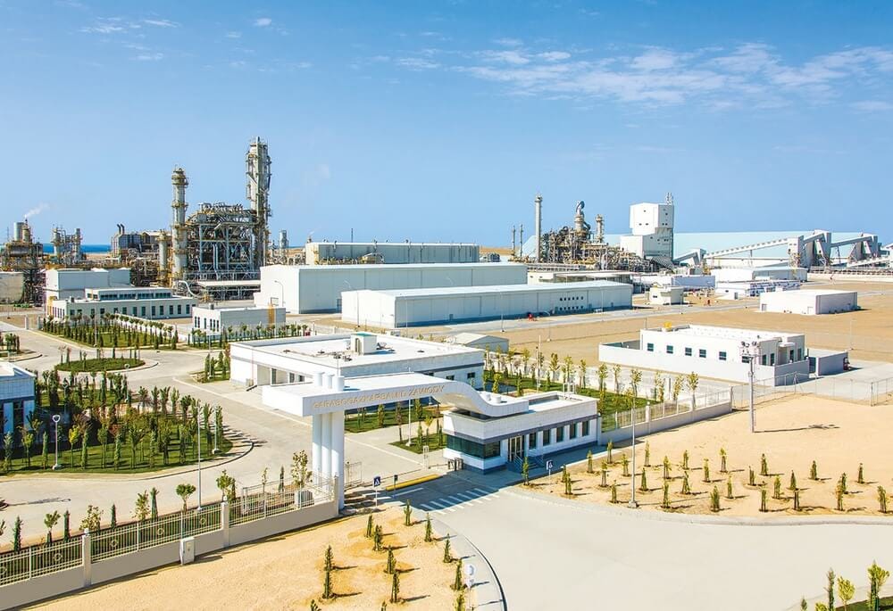 «Garabogazkarbamid» zawodynda öndürilen karbamidiň 1 million tonnadan gowragy daşary ýurtlara eksport edildi