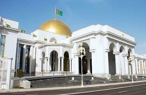 Президент Туркменистана произвел перестановки в органах прокуратуры