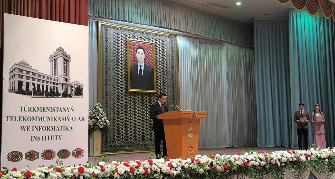 Специалисты агентства «Туркменарагатнашык» поздравили выпускников Института телекоммуникаций и информатики